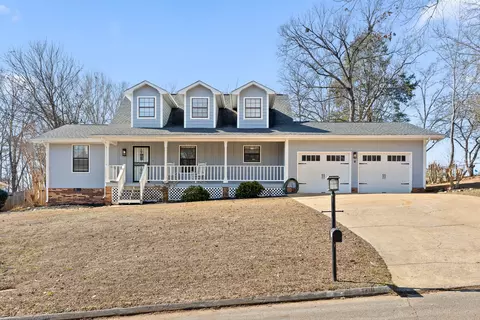 1716 Mountain Bay Dr, Hixson, TN 37343