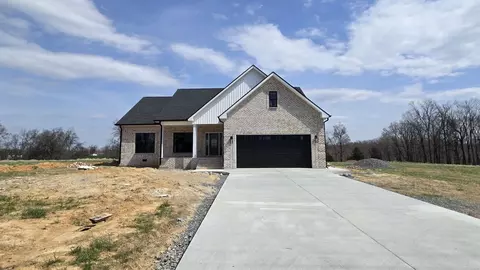 241 Marys Ln, Lafayette, TN 37083