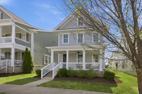 3271 Vinemont Dr, Thompsons Station, TN 37179