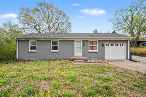 10135 W Oak Dr, Bon Aqua, TN 37025