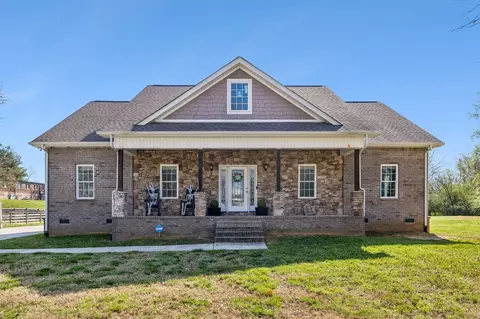 702 Forrest Dr, Tullahoma, TN 37388