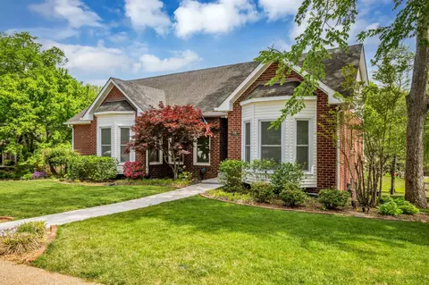 6904 Collinswood Dr E, Nashville, TN 37221