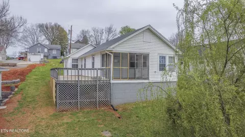 1009 E 1st Ave, Lenoir City, TN 37771