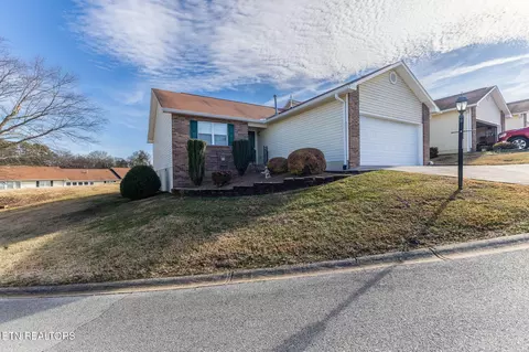 151 Executive Meadows Dr, Lenoir City, TN 37771