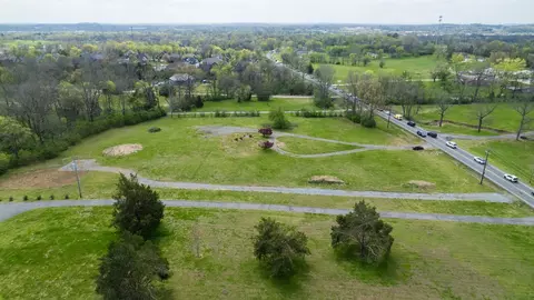 712 New Shackle Island Rd, Hendersonville, TN 37075