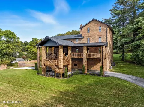 120 Brookfield Dr, Kingsport, TN 37663