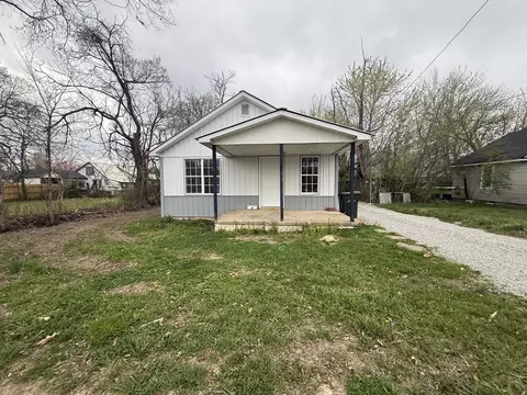 209 W 3rd Ave, Hohenwald, TN 38462