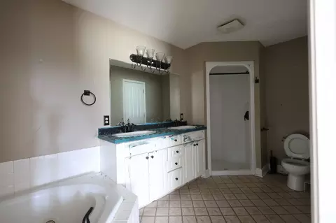 Bath - 120 Settlers Ln, Talbott, TN 37877 photo 2 of 3