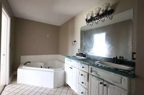 Bath - 120 Settlers Ln, Talbott, TN 37877 photo 3 of 3