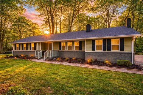 221 Jackson Cir, Tullahoma, TN 37388