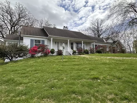 102 Oak Hill Dr, Mcminnville, TN 37110
