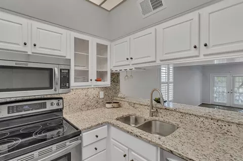 107 W End Pl, Nashville, TN 37205