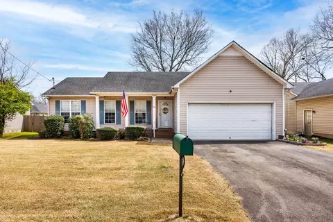 1753 University Dr, Columbia, TN 38401