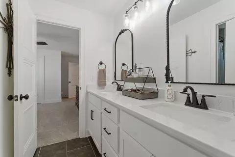 Bath - 3705 Carriage Dr, Murfreesboro, TN 37128 photo 5 of 5