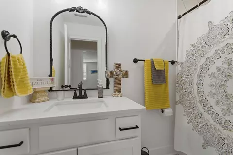 Bath - 3705 Carriage Dr, Murfreesboro, TN 37128 photo 4 of 5