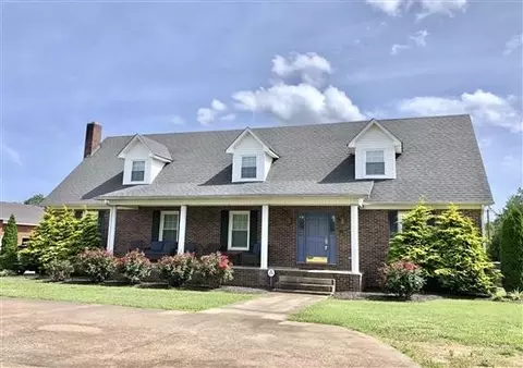 405 Robins St E, Lawrenceburg, TN 38464