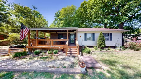 1000 Twin Oaks Dr, White Bluff, TN 37187