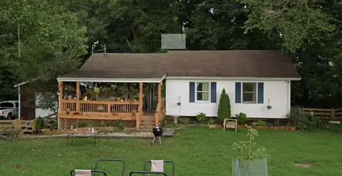 1000 Twin Oaks Dr, White Bluff, TN 37187