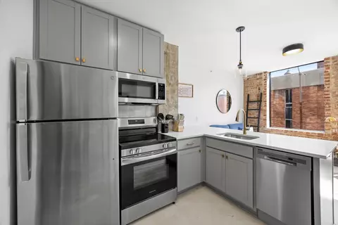 117 E 7th St #502-A, Chattanooga, TN 37402