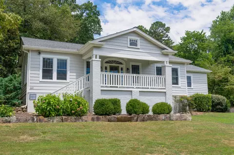621 Mississippi Ave, Signal Mountain, TN 37377