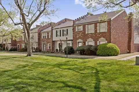 1834 Hunters Creek Dr, Germantown, TN 38138