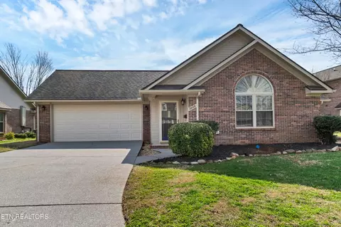 2008 Cochran Pl, Maryville, TN 37803