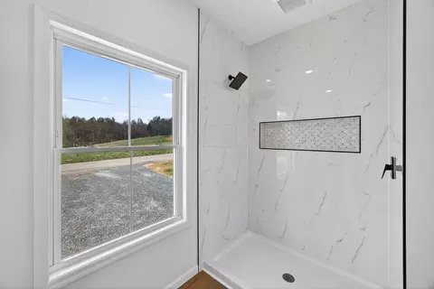 Bath - 282 Dyer Ridge Rd, Baxter, TN 38544 photo 2 of 2