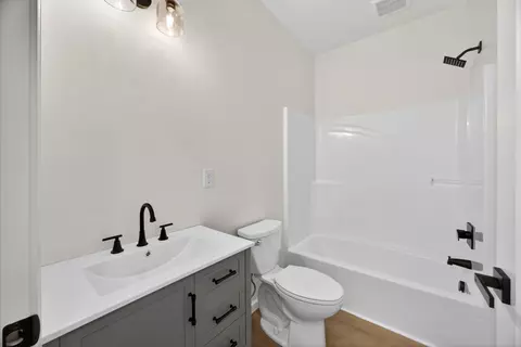 Bath - 282 Dyer Ridge Rd, Baxter, TN 38544 photo 1 of 2