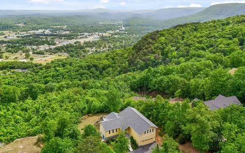 9028 Terrace Falls Dr, Soddy Daisy, TN 37379