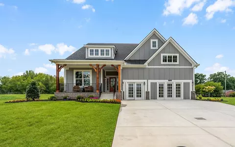 Exterior - 7904 Pine St, Fairview, TN 37062 photo 2 of 6