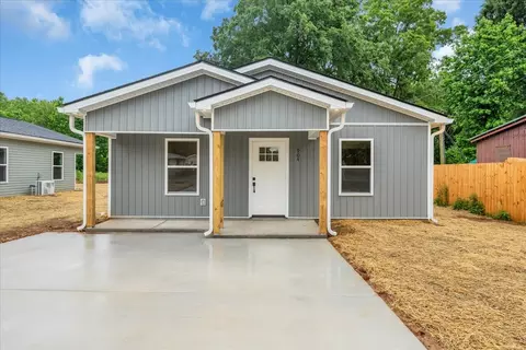904 E Decherd St, Tullahoma, TN 37388