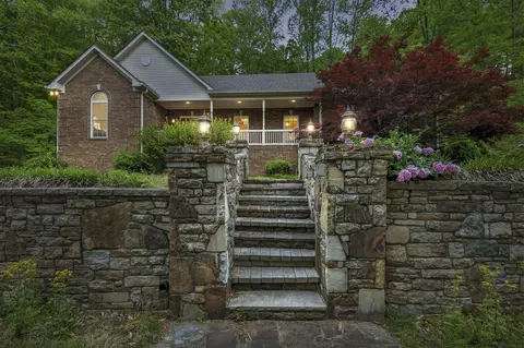 8238 Charlotte Pike, Nashville, TN 37221