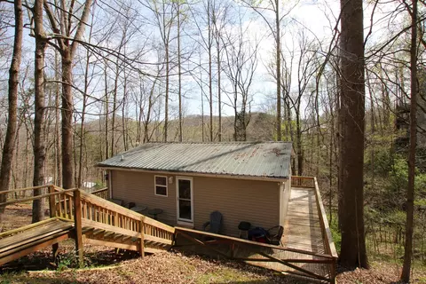 1050 Holiday Haven Dr, Smithville, TN 37166