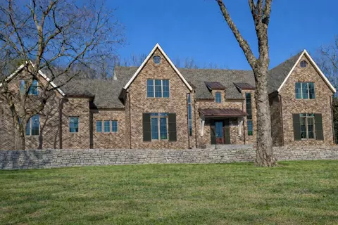 2700 Hemingway Dr, Nashville, TN 37215