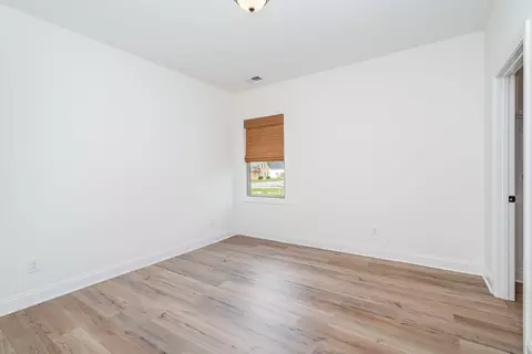 Bedroom - 412 W Foxrun, Springfield, TN 37172 photo 4 of 6