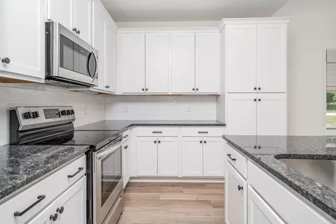 Kitchen - 412 W Foxrun, Springfield, TN 37172 photo 2 of 2