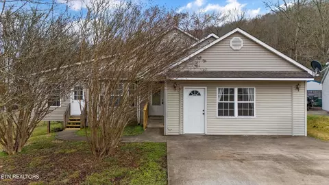 105 Pleasant View Dr, Oliver Springs, TN 37840