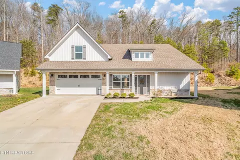 2566 Eppie Cove Ln, Knoxville, TN 37931