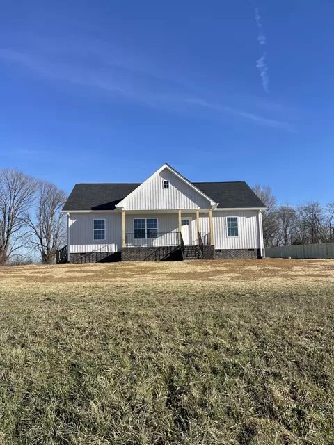 586 Pleasant Hill Rd, Lafayette, TN 37083