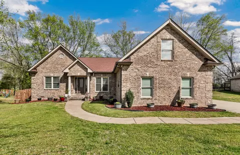 1040 Northridge Dr, Greenbrier, TN 37073