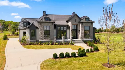 7090 Anna Dr, Brentwood, TN 37027