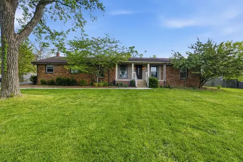 111 Pin Oak Dr, Hendersonville, TN 37075