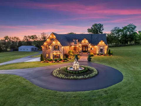 919 Philadelphia Rd, Lebanon, TN 37087