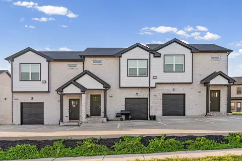 1170 Meadowhill Ln, Clarksville, TN 37043