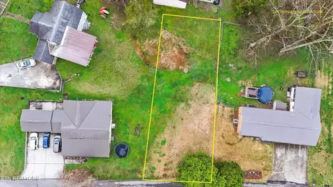 306 Shoopman Ln, Oliver Springs, TN 37840