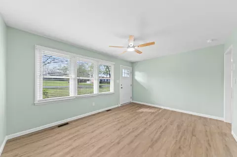 Living - 107 Jackson St, Spring Hill, TN 37174 photo 1 of 5