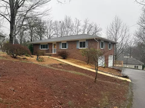 102 Mountain Court Dr, Signal Mountain, TN 37377