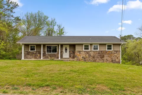 946 Hickory Ave, Hixson, TN 37343