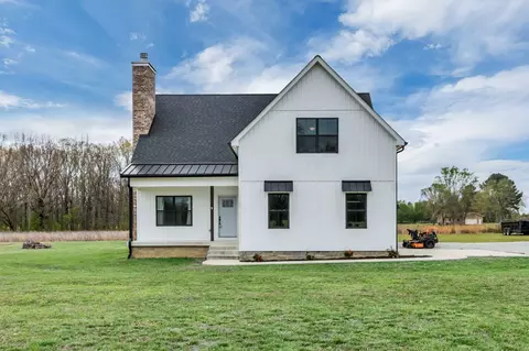210 Deer Creek Ln, Tullahoma, TN 37388
