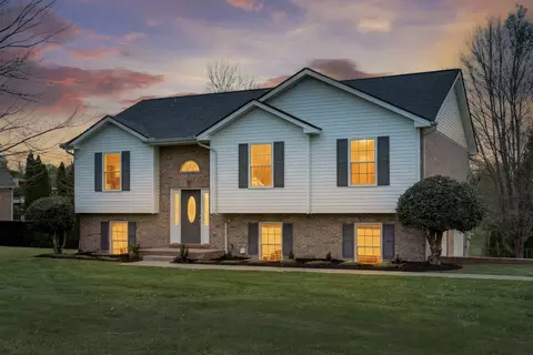 1300 Bluebonnet Dr, Clarksville, TN 37042